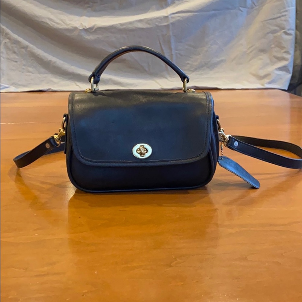 Super cute hand bag / crossbody bag by Otis.